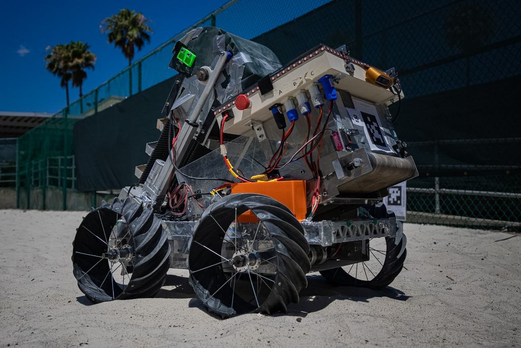 2026 Robot in sand